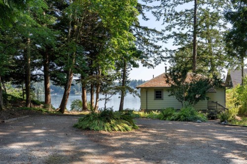 389 Moses Point Rd, North Saanich, BC 