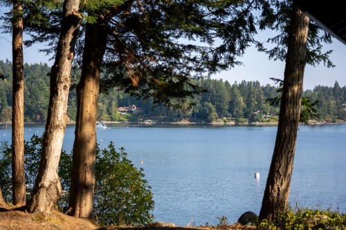 389 Moses Point Rd, North Saanich, BC 