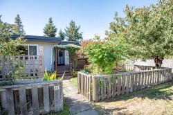#13-3060 Harriet Rd Saanich, BC V9A 1T5