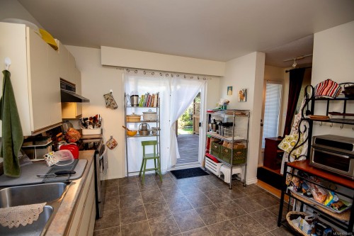 #13-3060 Harriet Rd, Saanich, BC 