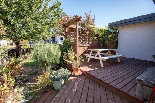 #13-3060 Harriet Rd, Saanich, BC 