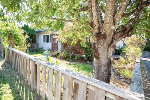 #13-3060 Harriet Rd, Saanich, BC 