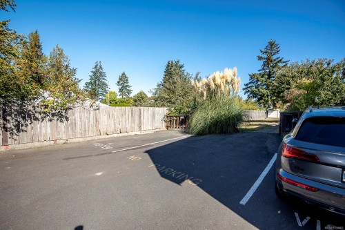 #13-3060 Harriet Rd, Saanich, BC 