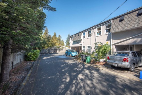 #13-3060 Harriet Rd, Saanich, BC 