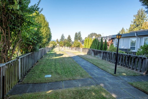 #13-3060 Harriet Rd, Saanich, BC 