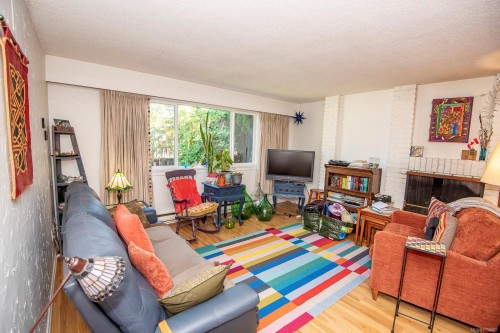 #13-3060 Harriet Rd, Saanich, BC 