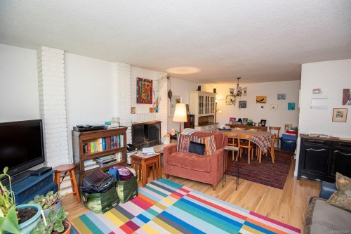 #13-3060 Harriet Rd, Saanich, BC 