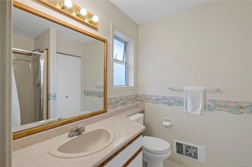 464 Quatsino Rd, Qualicum Beach, BC 