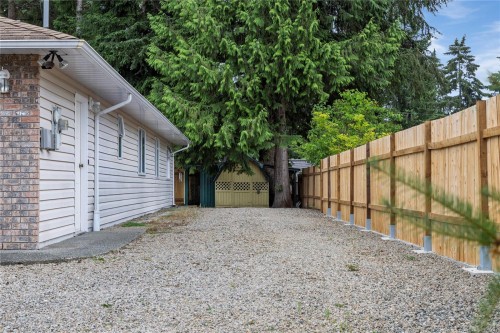 464 Quatsino Rd, Qualicum Beach, BC 