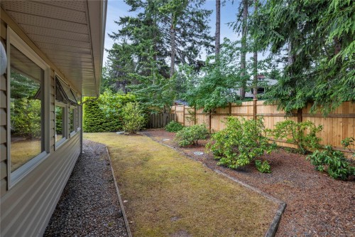 464 Quatsino Rd, Qualicum Beach, BC 