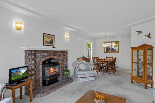 464 Quatsino Rd, Qualicum Beach, BC 