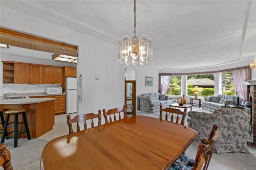 464 Quatsino Rd, Qualicum Beach, BC 
