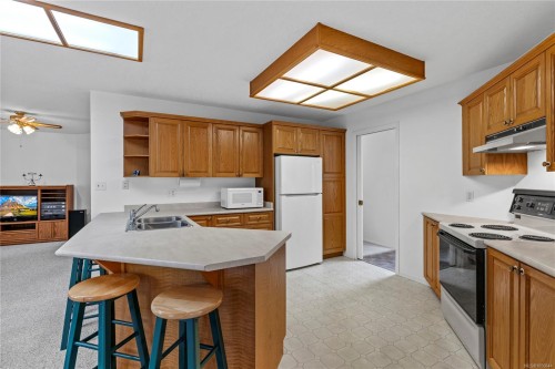 464 Quatsino Rd, Qualicum Beach, BC 