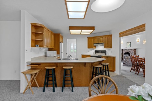 464 Quatsino Rd, Qualicum Beach, BC 