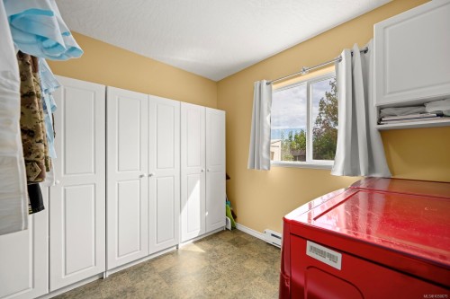 948 Brooks Pl, Courtenay, BC 