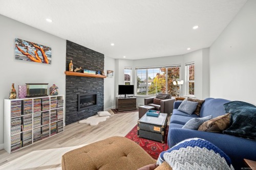 948 Brooks Pl, Courtenay, BC 