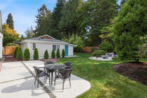164 Crescent Rd East, Qualicum Beach, BC 