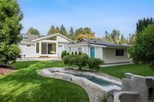164 Crescent Rd East, Qualicum Beach, BC 