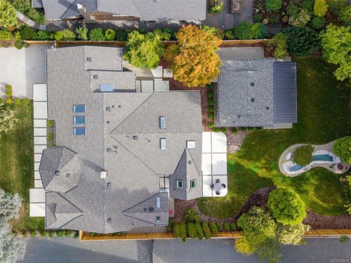 164 Crescent Rd East, Qualicum Beach, BC 