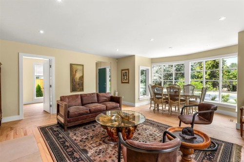 164 Crescent Rd East, Qualicum Beach, BC 