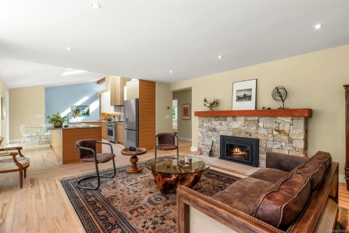 164 Crescent Rd East, Qualicum Beach, BC 