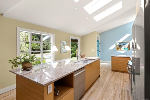 164 Crescent Rd East, Qualicum Beach, BC 