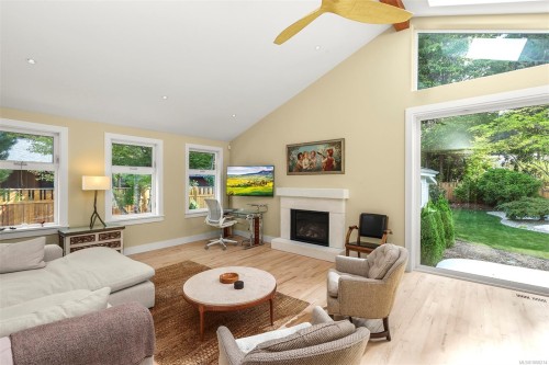 164 Crescent Rd East, Qualicum Beach, BC 
