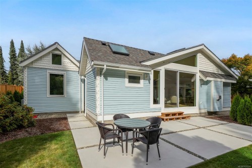 164 Crescent Rd East, Qualicum Beach, BC 