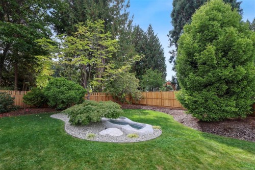 164 Crescent Rd East, Qualicum Beach, BC 
