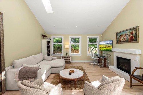 164 Crescent Rd East, Qualicum Beach, BC 
