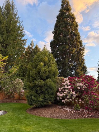 164 Crescent Rd East, Qualicum Beach, BC 