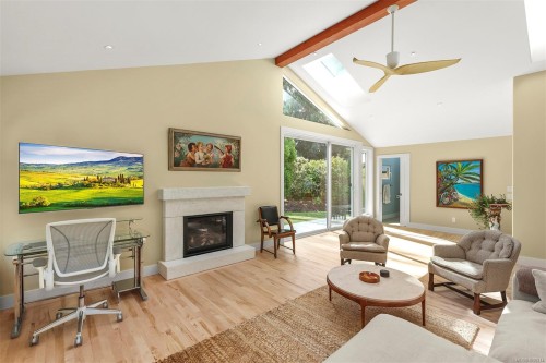 164 Crescent Rd East, Qualicum Beach, BC 