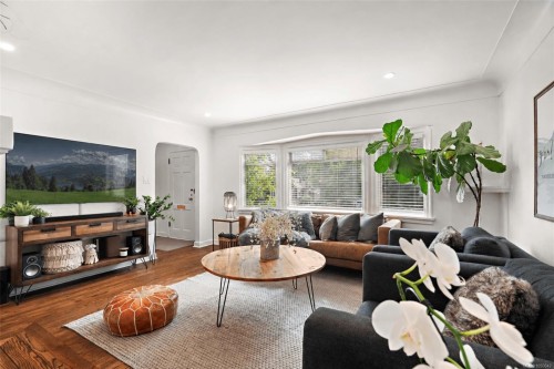 970 Bank St, Victoria, BC 
