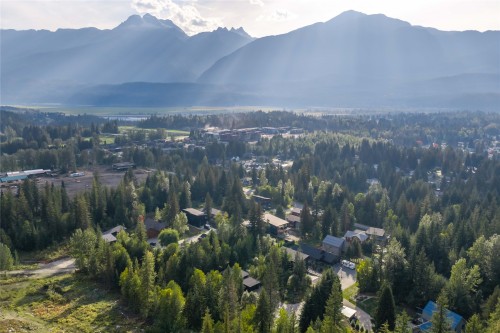 2077 Uplands Road, Revelstoke, BC 
