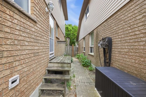 11 Redtail Crescent, Hamilton, ON 