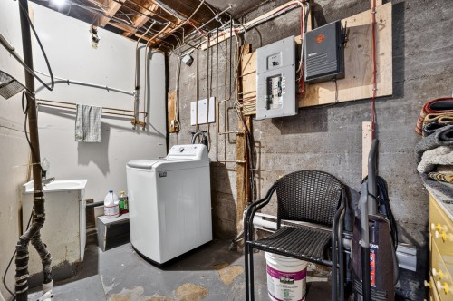 Salle de lavage - 2115  - 2117 Rue Dépatie, Montréal (Saint-Laurent), QC 