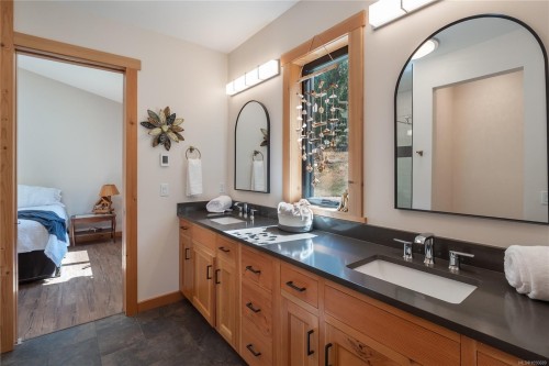 573 Horseshoe Rd, Gabriola Island, BC 