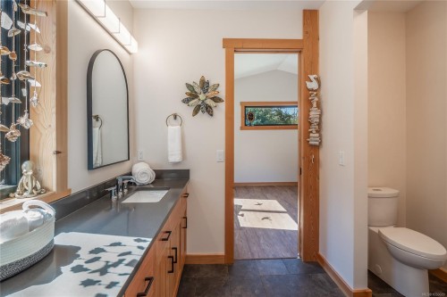 573 Horseshoe Rd, Gabriola Island, BC 