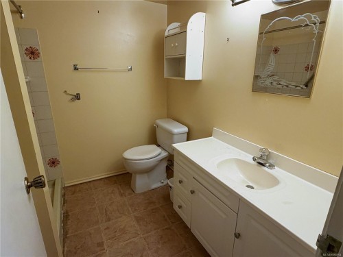 5400 Entwhistle Dr, Nanaimo, BC 