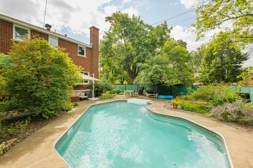 Piscine - 7885 Rue Ontario E., Montréal (Mercier/Hochelaga-Maisonneuve), QC 