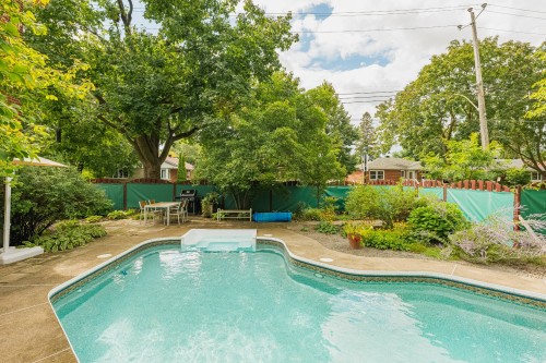 Piscine - 7885 Rue Ontario E., Montréal (Mercier/Hochelaga-Maisonneuve), QC 