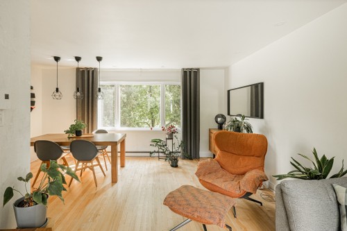 Salon - 7885 Rue Ontario E., Montréal (Mercier/Hochelaga-Maisonneuve), QC 