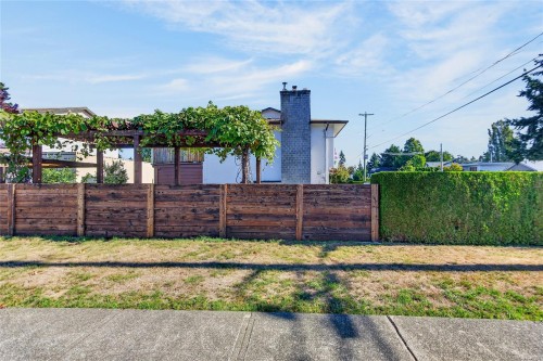 1083 26Th St, Courtenay, BC 