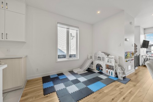 Salon - 8530 Rue Siméon-Lamarche, Mirabel, QC 