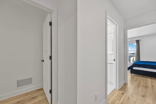 Corridor - 8530 Rue Siméon-Lamarche, Mirabel, QC 