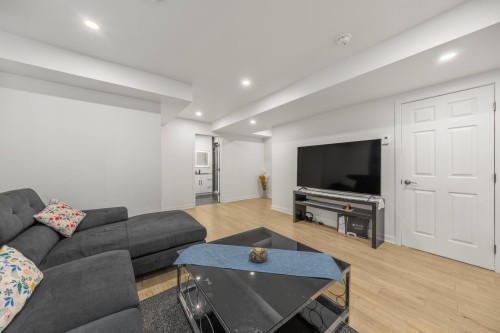 Salle familiale - 8530 Rue Siméon-Lamarche, Mirabel, QC 