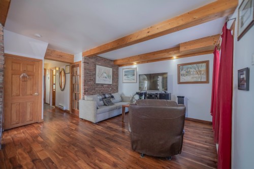 Salon - 5056 Rue Ste-Thérèse, Contrecoeur, QC 
