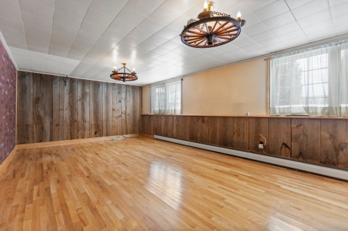 Salle familiale - 69 Ch. Du Bord-Du-Lac-Lakeshore, Pointe-Claire, QC 