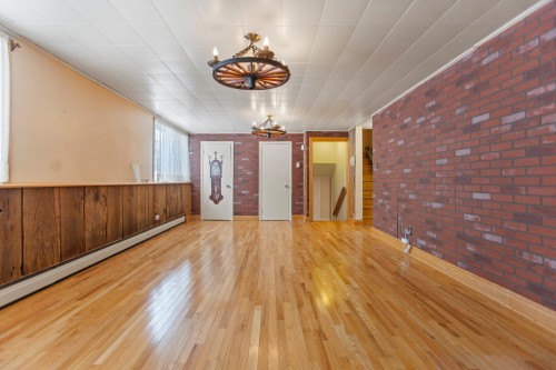 Salle familiale - 69 Ch. Du Bord-Du-Lac-Lakeshore, Pointe-Claire, QC 