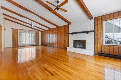 Salon - 69 Ch. Du Bord-Du-Lac-Lakeshore, Pointe-Claire, QC 